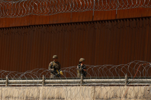 2025-05-02T201933Z_1_LYNXMPEL410XA_RTROPTP_4_MIGRATION-USA-MEXICO-1