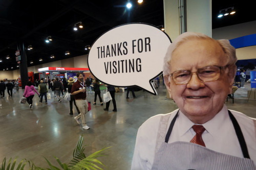 2025-05-04T121559Z_1_LYNXMPEL4304S_RTROPTP_4_BERKSHIRE-BUFFETT-1