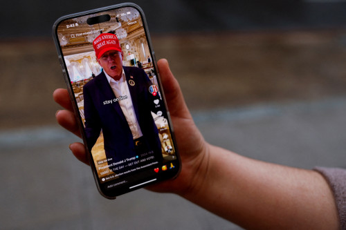2025-05-04T141634Z_1_LYNXMPEL43061_RTROPTP_4_USA-TRUMP-TIKTOK-1
