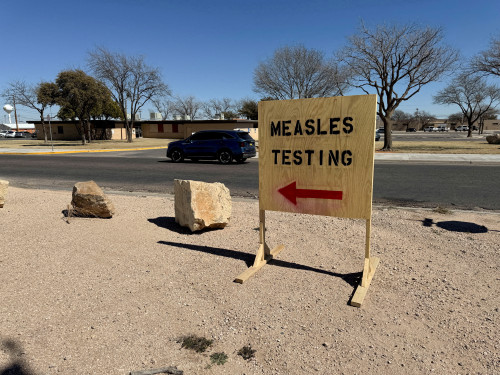 2025-06-06T190149Z_1_LYNXNPEL550WT_RTROPTP_4_USA-HEALTH-MEASLES-POLL