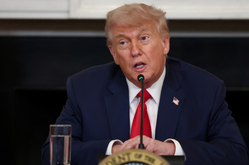 2025-06-09T200044Z_1_LYNXMPEL580SI_RTROPTP_4_USA-TRUMP