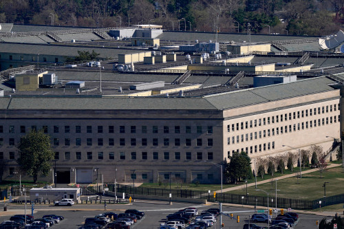 2025-06-09T201732Z_1_LYNXMPEL580SV_RTROPTP_4_USA-TRUMP-MILITARY-MEDIA