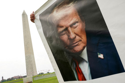 2025-06-14T100322Z_1_LYNXMPEL5D04W_RTROPTP_4_USA-TRUMP-PARADE