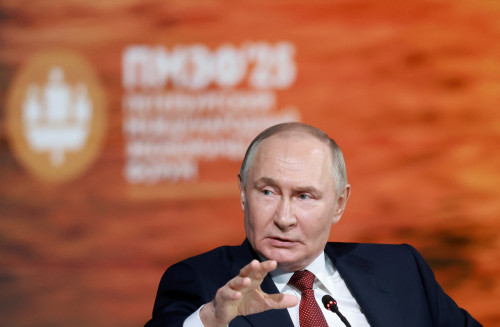 2025-06-20T160421Z_1_LYNXMPEL5J0T6_RTROPTP_4_RUSSIA-FORUM-PUTIN