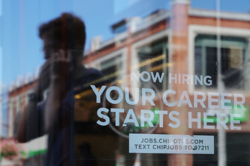 2025-08-08T193702Z_1_LYNXMPEL770UA_RTROPTP_4_USA-ECOMOMY-JOBS