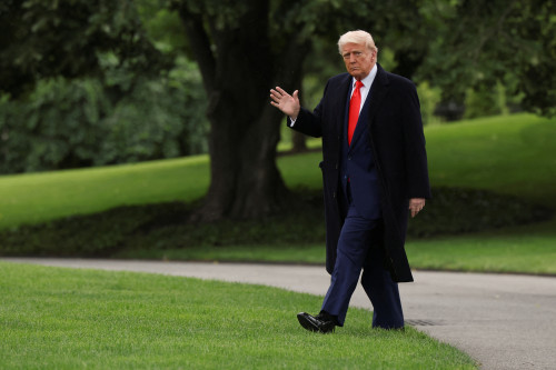 2025-10-03T210629Z_1_LYNXNPEL920WD_RTROPTP_4_USA-TRUMP